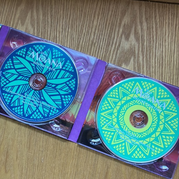 Moana 2-Disc Deluxe Edition Soundtrack - Picture 3 of 4